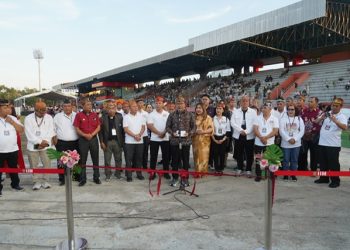 Plt. Sekda Leonard S. Ampung Buka Bazar UMKM Ucapan Syukur dan Paskah Kalteng Tahun 2025