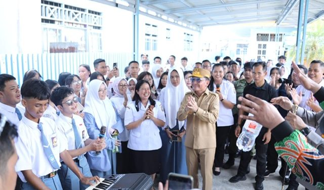 Gubernur Kalteng Beri Pesan Inspiratif untuk Siswa SMA 1 Kuala Kapuas: “Tidak Ada yang Tidak Mungkin”