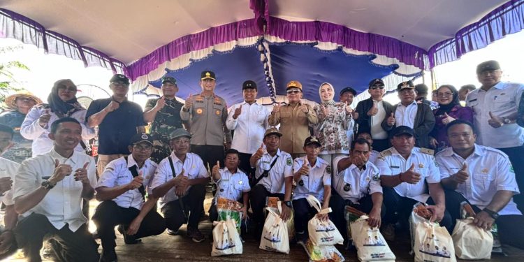 Gubernur Agustiar Sabran Berdialog dan Serap Aspirasi Masyarakat Desa Lupak Kabupaten Kapuas