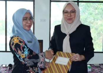 Kepemimpinan Dispursip Prov. Kalteng Berganti, Nunu Andriani Serah Terima Jabatan dengan Adiah Chandra Sari