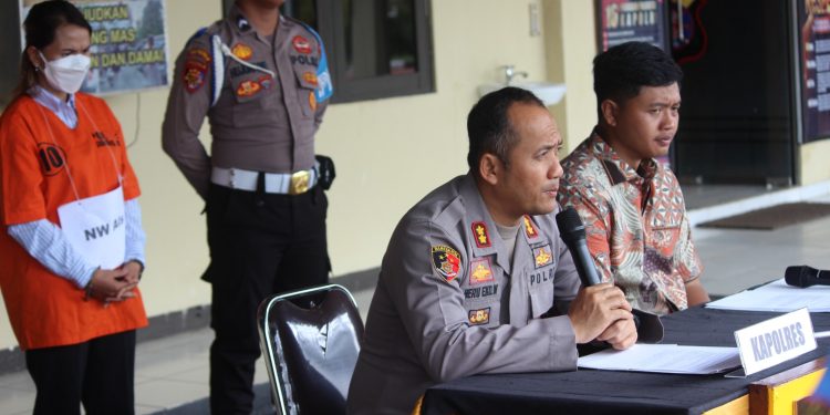 Polres Gunung Mas Tangkap Seorang Wanita Residivis Pengedar Narkoba