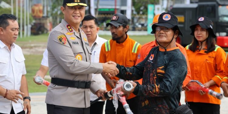Kapolda Kalteng Hadiri Apel Kesiapsiagaan Karhutla di Halaman Kantor Gubernur