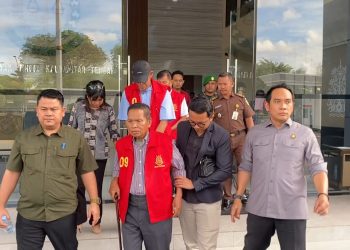 Kejati Kalteng Serahkan Tiga Tersangka Korupsi IUP Barito Utara ke Jaksa Penuntut Umum