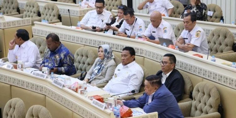 Wagub Edy Pratowo Hadiri Raker dan RDP dengan Komisi II DPR RI
