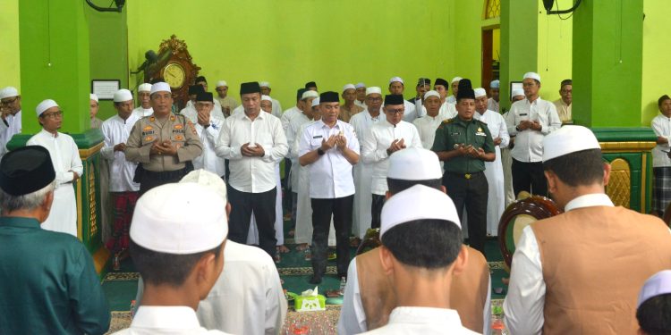 Sekda Batola Hadiri Haul ke-13 Almarhum KH Ahmad Sibawaihi