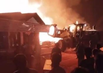 POM Mini Terbakar Hebat, Belasan Rumah, Mobil, dan Sarang Walet Ikut Hangus dilalap Api