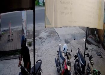 CCTV Rekam Aksi Pencurian Motor, Pelaku Manfaatkan Kunci Tertinggal