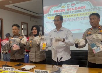 Puluhan Pengedar Ditangkap, Satu Diantaranya Oknum Kades yang Menyimpan Sabu Dalam Sepatu