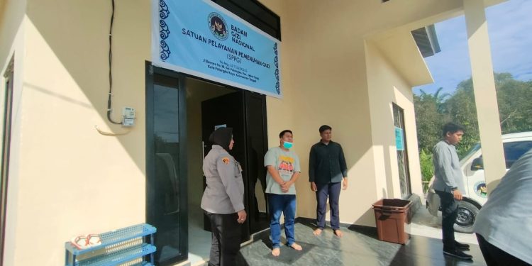 Polsek Pahandut Tinjau Dapur Umum SPPG, Pastikan Kelancaran Program MBG di Palangka Raya