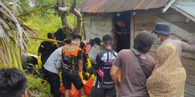 Lansia 81 Tahun Ditemukan Tewas Membusuk di Depan Gubuk di Palangka Raya