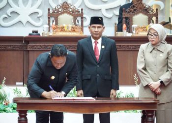 Wagub Edy Pratowo Setujui Dua Raperda Inisiatif DPRD