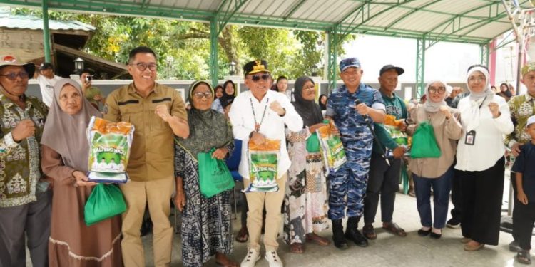 Ringankan Beban Warga, Pemprov Kalteng Gratiskan Sembako Lewat Pasar Murah