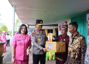 Sambut Hari Bhayangkara ke-79, Kapolda Kalteng Pimpin Bakti Kesehatan dan Serahkan Bansos
