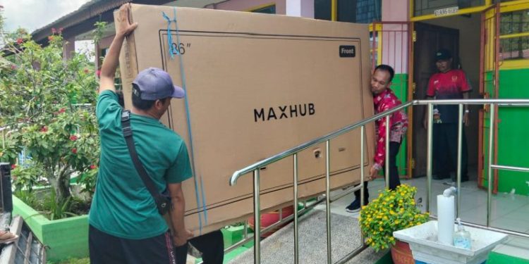 Gubernur Kalteng Serahkan Fasilitas Digital ke SKH Negeri 2 Buntok Dukung Pembelajaran ABK