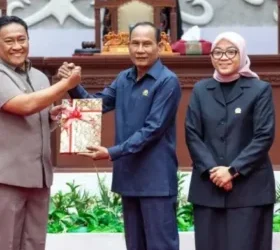DPRD Kalteng Terima Naskah Raperda Dari Wagub Edy Pratowo