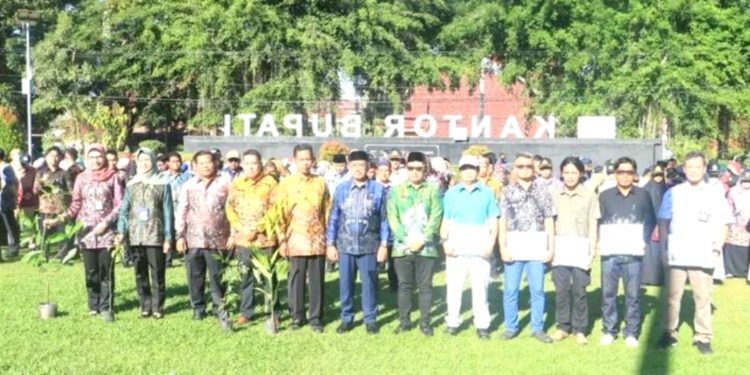 Pemkab Tanah Laut Beri Penghargaan Kepada Enam Perusahaan Swasta
