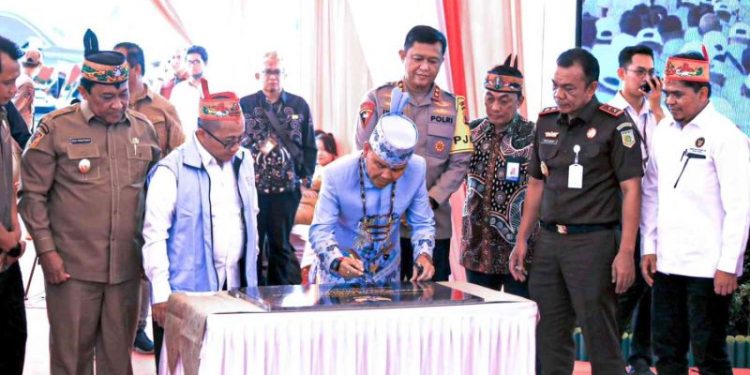 Gubernur Agustiar Sabran Resmikan Koperasi Merah Putih Bukit Tunggal