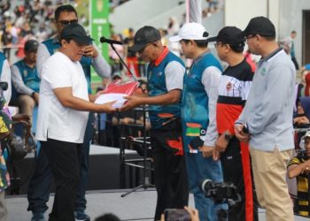 Gelorakan Nasionalisme, Pemprov Kalteng Bagikan Ribuan Bendera Merah Putih