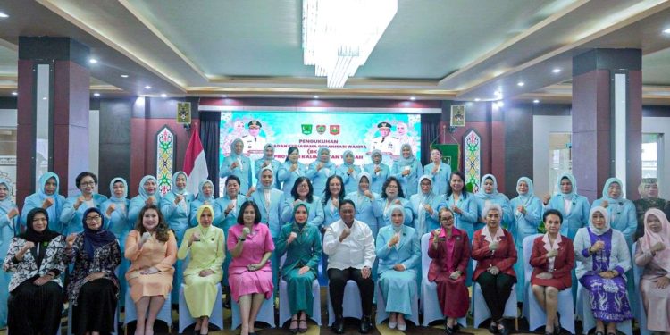 Wagub Edy Pratowo Kukuhkan BKOW Kalteng 2025–2030