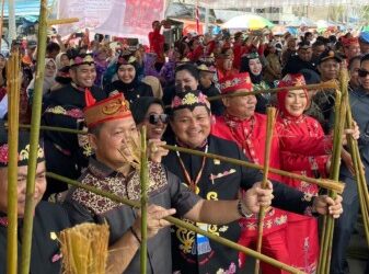 Makna Mendalam di Balik Ritual Adat Laluhan Kapuas