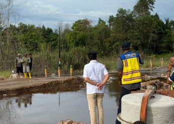 Jalan Putus, Gubernur Kalteng Tinjau Jalan Kasongan-Sampit
