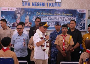 Gubernur Kalteng Tinjau Digitalisasi Pembelajaran dan Pasar Murah di SMAN 1 Kumai