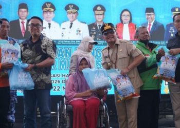 Gubernur Kalteng Buka Pasar Murah dan Salurkan Bantuan Pangan Presiden