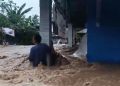 Banjir Bandang Kepung Balangan, Warga Sempat Terjebak di Atap Rumah