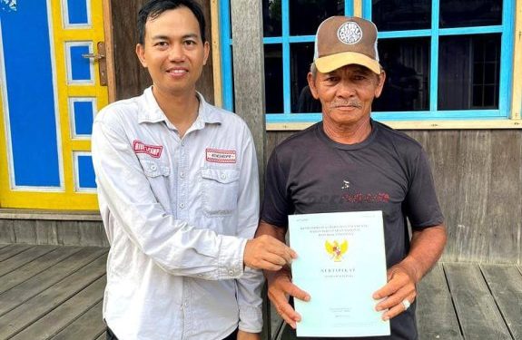 Bupati Apresiasi Penyerahan Sertifikat Tanah PTSL Door to Door di Barito Utara