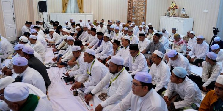 Bupati Barito Utara Tunaikan Nazar dengan Gelar Barito Utara Bershalawat 2025
