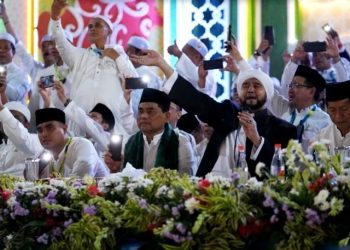 Ribuan Warga Barito Utara Bershalawat, Bupati Shalahuddin Tunaikan Nazar Pasca Pelantikan