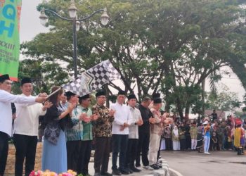 Pawai Ta’aruf MTQH XXXIII Kalteng Meriah, Ribuan Warga Padati Bundaran Buah Muara Teweh