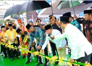 Pemkab Barito Utara Dampingi Gubernur Kalteng Resmikan Pasar Rakyat dan MTQH Expo 2025