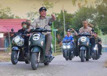 Bupati Barito Utara Pantau Progres Pembangunan di Lahei dengan Sepeda Motor