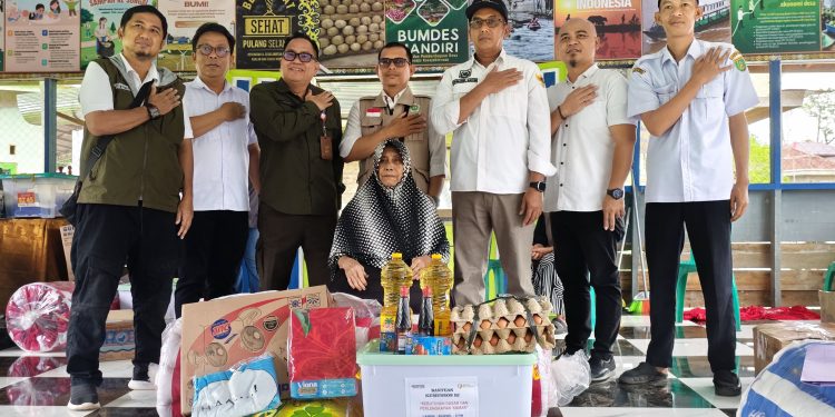 Dinsos Barsel Salurkan Bantuan Sosial PMKS Lansia di Empat Desa