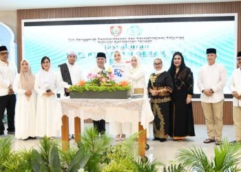 Gubernur dan Ketua TP PKK Kalteng Hadiri Tasyakuran HKG PKK ke-54