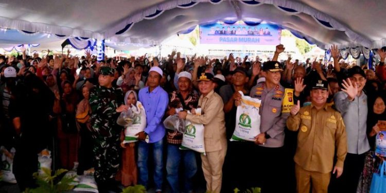 Ribuan Warga Kotim Terima Banpres dan Kartu Huma Betang Sejahtera