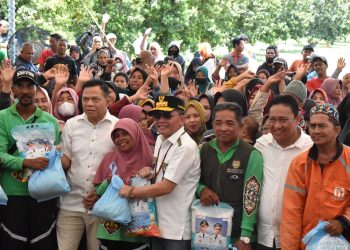 Gubernur Kalteng Buka Pasar Murah Ramadhan Untuk Ojek Online, Petugas Kebersihan dan Lembaga Sosial Rakyat