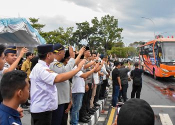 Gubernur Didampingi Forkopimda Kalteng Lepas Mudik Gratis