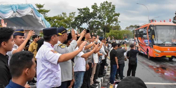 Gubernur Didampingi Forkopimda Kalteng Lepas Mudik Gratis