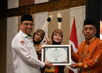 Kanwil Kemenag Kalteng Ganjar Satker Berprestasi dengan Penghargaan