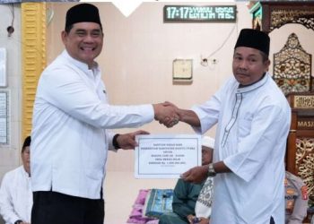 Pemkab Barito Utara Serahkan Hibah untuk Masjid Al Arafah