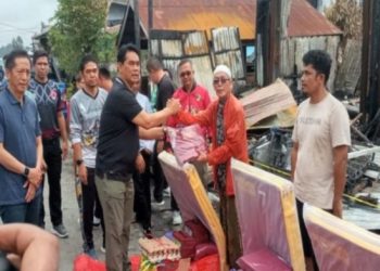 Bupati Barut serahkan bantuan uang tunai untuk warga terdampak kebakaran