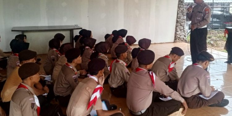 Satlantas Polres Tanah Laut Sosialisasi Keselamatan Berlalu Lintas ke Anggota Pramuka Saka Bhayangkara