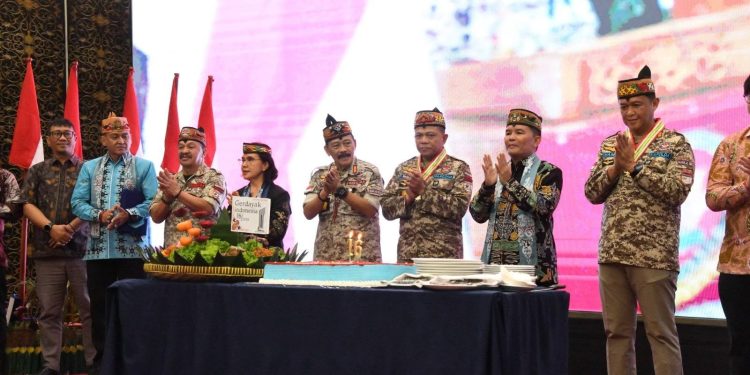 Gubernur Agustiar Sabran Ajak Perkuat Persatuan pada HUT ke-16 GERDAYAK Indonesia