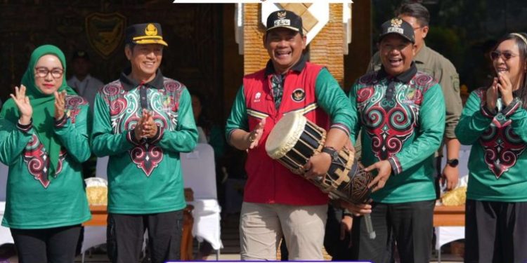 Bupati Barut Ajak Masyarakat Lestarikan Budaya Daerah