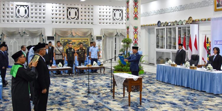 Penataan Birokrasi Berlanjut, Gubernur Agustiar Lantik Delapan Pejabat Pimpinan Tinggi Pratama