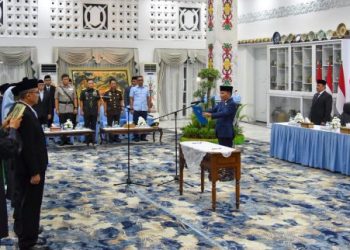 Penataan Birokrasi Berlanjut, Gubernur Agustiar Lantik Delapan Pejabat Pimpinan Tinggi Pratama
