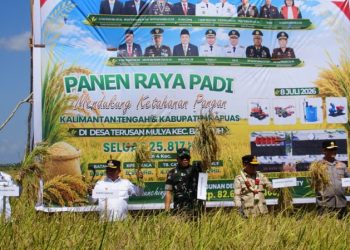 Pangdam XXII/Tambun Bungai Hadiri Peresmian Waterfront City dan Panen Raya Padi di Kabupaten Kapuas