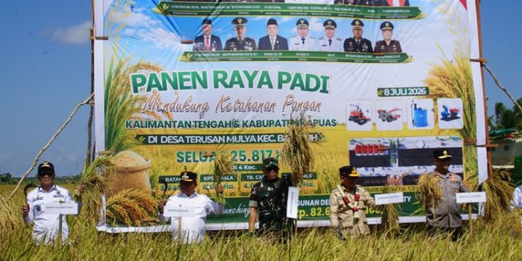 Pangdam XXII/Tambun Bungai Hadiri Peresmian Waterfront City dan Panen Raya Padi di Kabupaten Kapuas